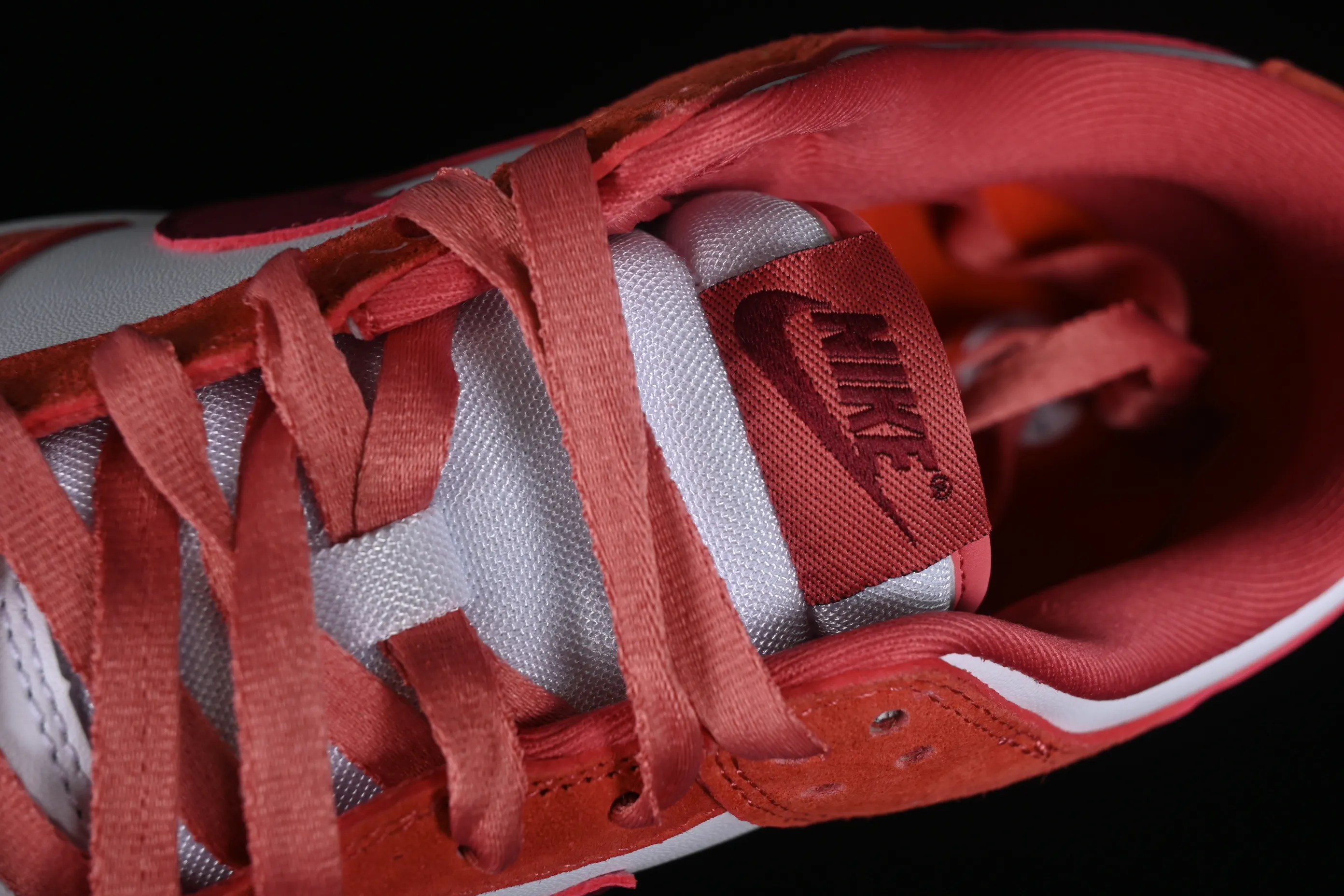 All Categories Nk SB Dunk Series Nk SB Dunk Low Low-top Sneakers Foreign Trade Version Nk SB Dunk Low Retro "Valentine's Day 2024" White Rose Red Valentine's Day SB Low-top Casual Sports Skateboard Shoes FQ7056-100